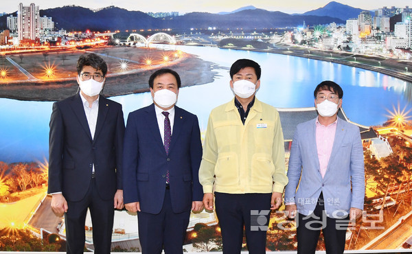 　박태완 중구청장은 13일 구청장실에서 인사차 방문한 김원효 울산시건축사회 신임 회장 등 임원진들과 환담했다.
