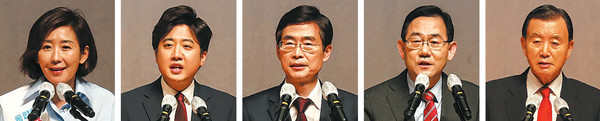 2일 부산 해운대구 벡스코 오디토리움에서 열린 국민의힘 당대표·최고위원 선출을 위한 부산·울산·경남 합동연설회에서 나경원·이준석·조경태·주호영·홍문표(왼쪽부터) 당대표 후보가 정견을 밝히고 있다. 연합뉴스