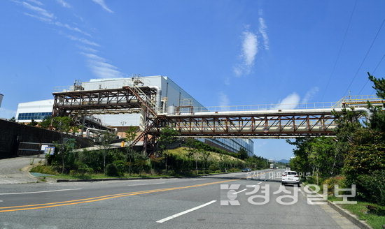 ▲ 울주군은 온산공단 내에서 생산된 폐열을 삼평지구 스마트팜으로 끌어들여 에너지원으로 활용할 계획이다. 사진은 온산공단 내에 구축된 폐열 공급 관로. 김경우기자
