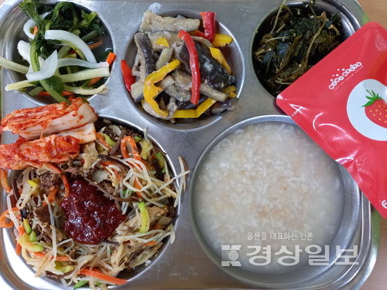 ▲ 남구 옥서초등학교가 기후위기대응 일환으로 실시하고 있는 채식급식 식단.