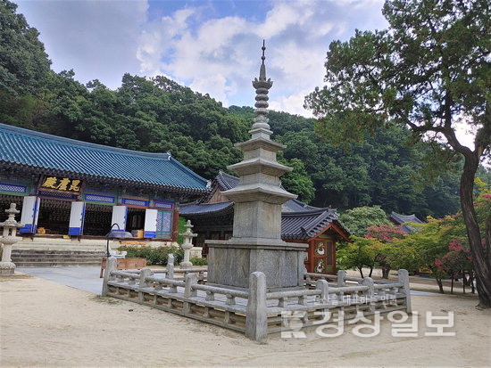 ▲ 김천 직지사 삼층석탑