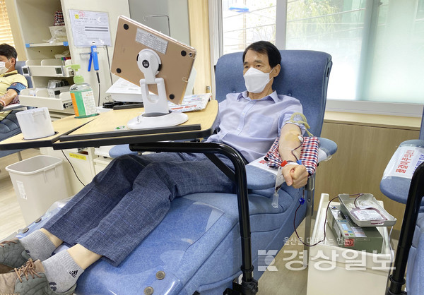 울산 중구도시관리공단(이사장 최영달)은 지난 1일 울산 헌혈의 집 성남동 센터를 찾아 사랑의 헌혈 활동에 동참했다.