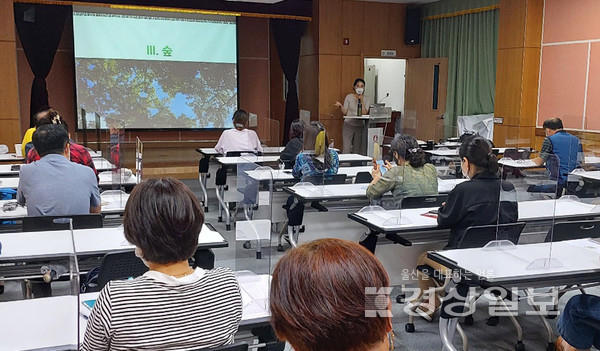 울산 동구 사회적경제일자리센터는 지난 8일 퇴직자 및 지역주민 20여명이 참여한 가운데 그린라이프 리더 양성과정을 개강했다.