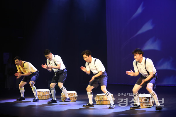 풍물예술단 버슴새가 14일 경북 구미문화예술회관에서 개최되는 ‘2021 대한민국예술축전’에 울산시 대표로 출전한다.