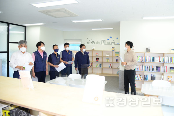 울산 중구의회(의장 김지근) 복지건설위원회(위원장 박경흠)는 15일 중구종합사회복지관을 찾아 현장점검활동을 펼쳤다.