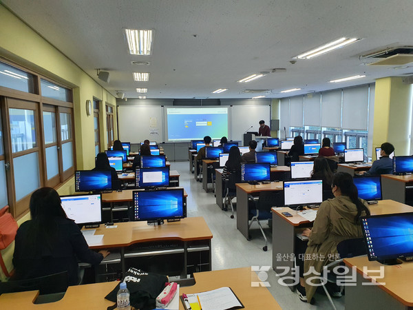 울산시교육청은  ‘울산방과후학교 온라인지원시스템’ 서비스를 1일부터 시작했다.