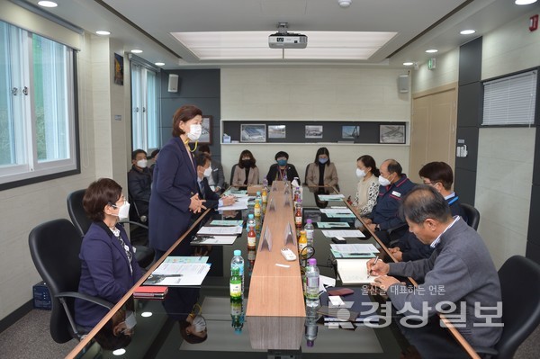 울산시교육청은 노옥희 교육감이 10일 지역 고졸 채용 우수기업인 울주군 반천산업단지 내 (주)오토텍을 방문해 현장실습 안전점검과 고졸 취업 위기 극복을 위한 기업과의 소통 시간을 갖고 현장실습생을 격려했다고 밝혔다.