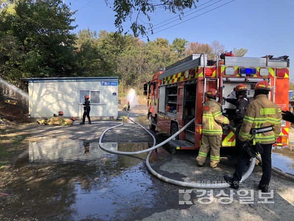 울산 북부소방서(서장 박용래)는 10일 북구 시례동 공장일대에서 소방용수 급수체계 유지 훈련을 실시했다.