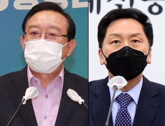 더불어민주당 소속 송철호 울산시장과 국민의힘 소속 직전시장인 김기현(남을) 원내대표(왼쪽부터)