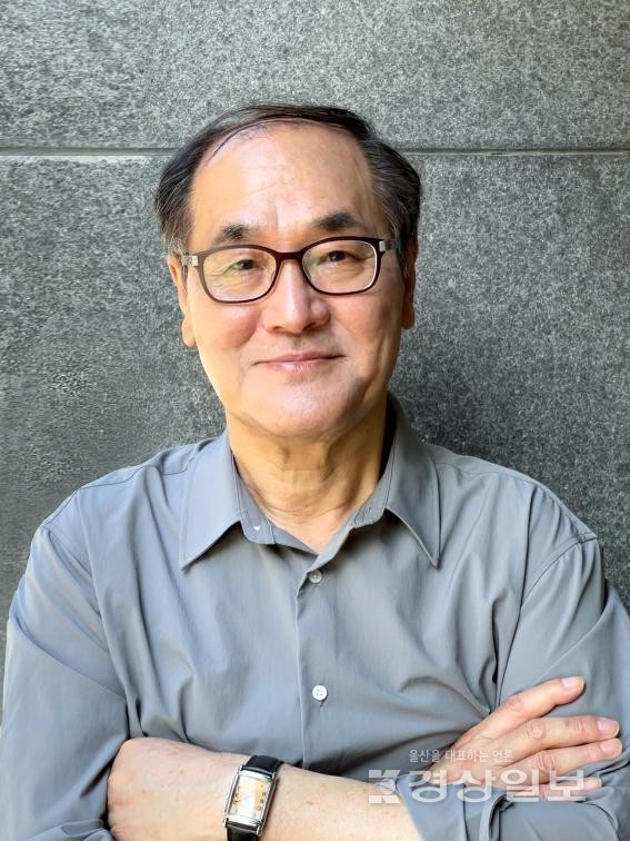 울주세계산악영화제 집행위원장에 배창호 현 위원장이 연임됐다.
