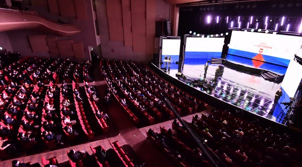 제1회 울산국제영화제(UIFF)가 17일 울산문화예술회관에서 개막식을 갖고 21일까지 5일간의 일정에 들어갔다.  김동수기자 dskim@ksilbo.co.kr