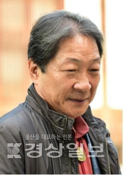 ▲ 민병도 시조부문 심사위원