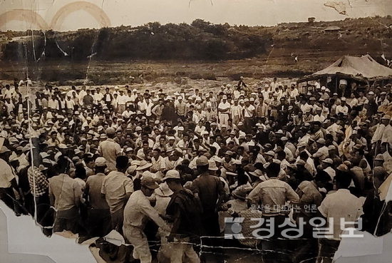 ▲ 울산의 첫 노동투쟁, 정유공장건설회사 부당해고 반발시위(1963년 8월)