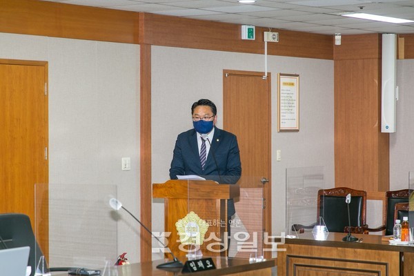 울산북구의회는 23일 열린 200회 임시회 2차 본회의에서 임채오 의장이 대표 발의한 ‘울산시 북구 공동주택 관리 및 지원 조례 일부개정조례안’을 심의 가결했다.
