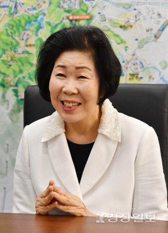 ▲ 노명숙 울주문화원장과 울주민속박물관 내 조성한 실감콘텐츠체험관. 김경우기자 woo@ksilbo.co.kr