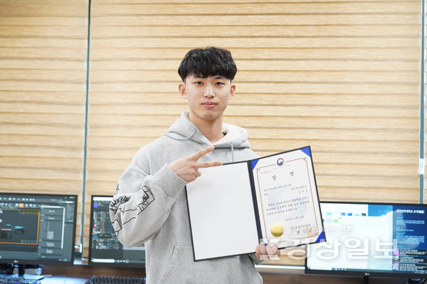 울산과학대학교 디지털콘텐츠디자인학과 졸업생 김지웅씨.