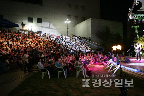 울산문화예술회관은 시민들이 신종코로나 피로감에서 벗어나 일상적인 문화예술 향유를 즐기도록 다양한 문화행사를 5월부터 연말까지 지속해서 마련한다.