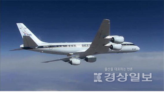 ▲ 미국 NASA의 ‘하늘을 나는 실험실’, DC-8 항공기.