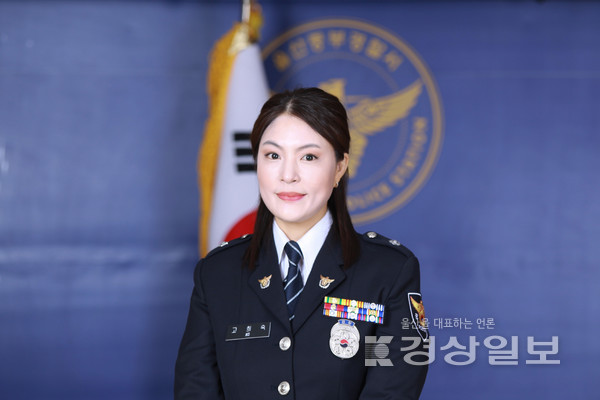울산시는 울산자치경찰위원회 고희숙(사진) 경위가 2022년 상반기 적극행정 우수 공무원에 선정돼 경감으로 특별 승진한다고 26일 밝혔다.