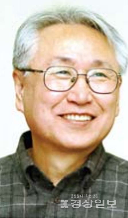 김옥곤 소설가