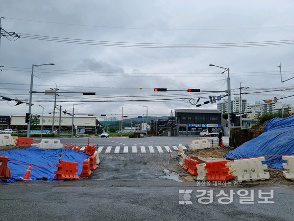 울산 북구는 약수마을 입구 철도 통로박스 철거가 완료됨에 따라 13일부터 본격 도로구조 개선공사를 실시한다.