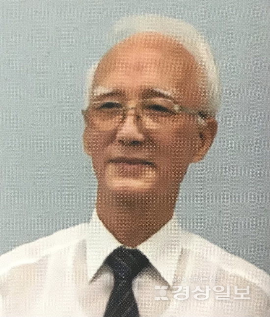 ▲ 금병소(사진) 시인