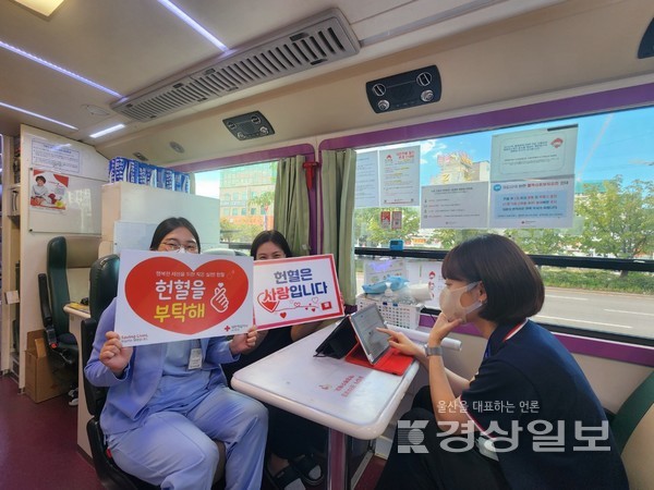 한국건강관리협회 울산시지부는 21일 대한적십자사 울산혈액원과 함께 사랑의 헌혈 운동 캠페인을 실시했다.