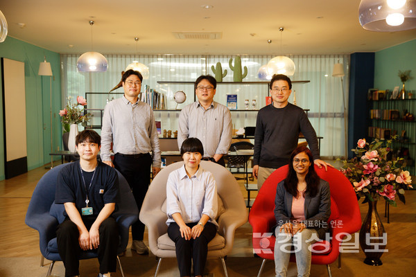 장성연 교수, 류정기 교수, 장지욱 교수, 라시미 메흐로타 연구원, 최유리 연구교수, 이상학 연구원(왼쪽부터).