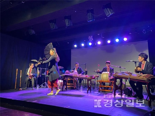 파래소 국악실내악단이 8일 태화루 특설무대에서 ‘우리 음악, 봄처럼 태어나다’를 주제로 공연을 연다.