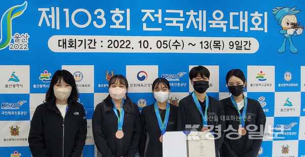 7일 대구국제사격장에서 펼쳐진 여자 일반부 공기소총 단체전에 출전한 울산 선발 김계남·모수정·손민정·한수정은 총합 1879.6을 쏴 경북과 충북에 이어 3위를 차지하며 동메달을 목에 걸었다.울산시체육회 제공
