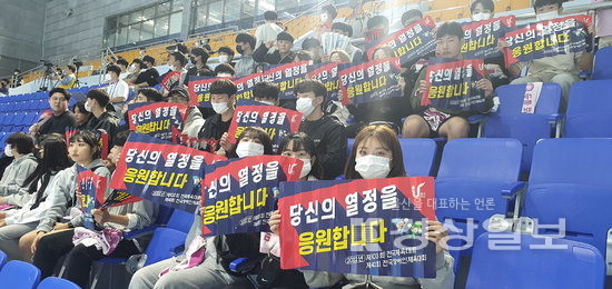 ▲ 전국체육대회 시민서포터즈가 인기 종목, 비인기 종목을 가리지 않고 지역 주요 경기장을 돌며 응원하고 있다. 울산시체육회 제공