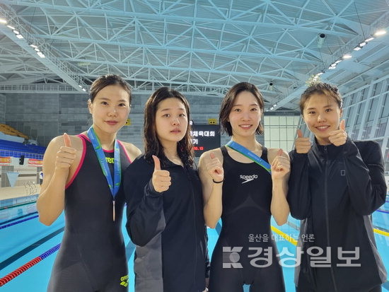 ▲ 전구체전 수영 마지막 경기 여자일반 혼계영 400m 동메달. 왼쪽부터 정소은, 윤은솔, 박한별, 안세현.