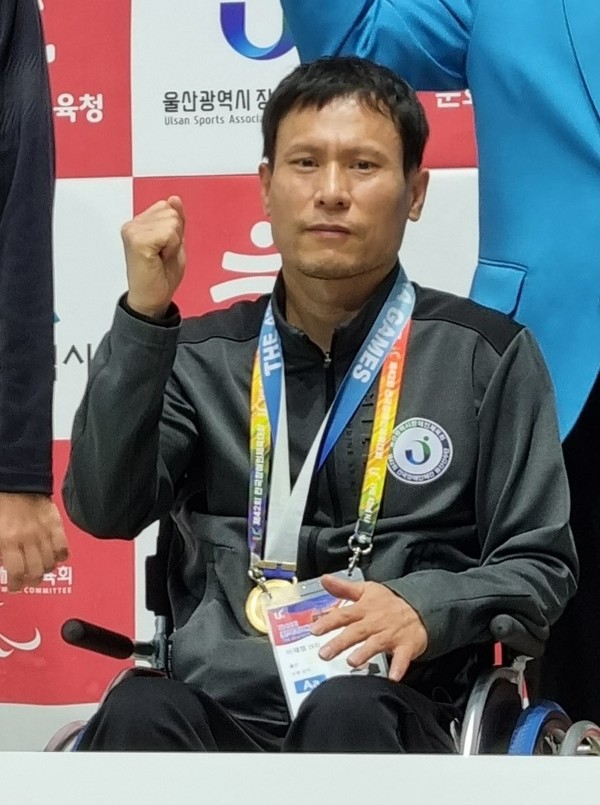 21일 문수실내수영장에서 열린 제42회 전국장애인체육대회 수영 경기 자유형 50m 선수부 S2·S3 등급에서 39초50으로 금메달을 따낸 울산시 장애인 선수단의 이재범.