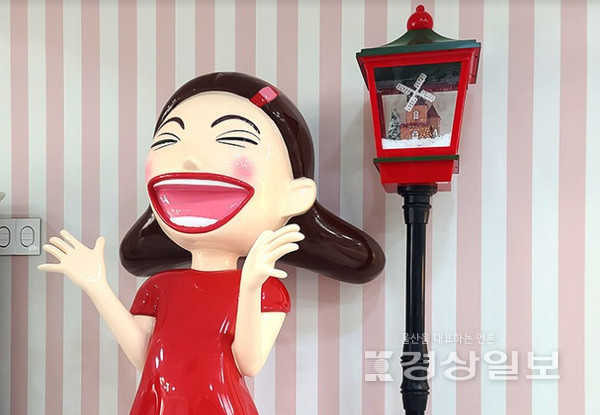 울산큰애기 하우스에 있는 울산큰애기 인형 / 자료사진