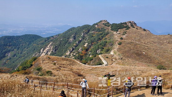 ▲ 화왕산은 경남 창녕군에서 가장 높은 산이다. 옛날에는 화산활동이 활발해 불뫼 또는 큰불뫼로 불렸다.