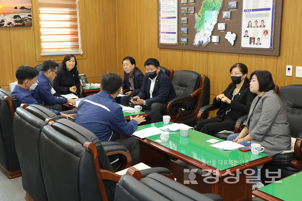 울산 동구의회는 지난 11일 박경옥 의장, 이수영 부의장, 강동효 운영위원장, 박문옥·박은심 의원과 현대중공업 정병용·김성훈·이영덕 상무가 참가한 가운데 지역 현안에 관한 간담회를 개최했다.