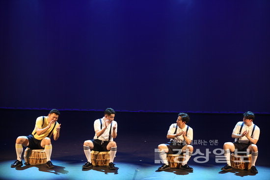▲ 풍물예술단 버슴새