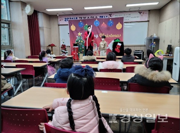 울산 남구 구립도서관이 12월 크리스마스를 맞아 지역 주민들이 직접 체험하고 즐길 수 있는 다채로운 문화행사를 운영한다.