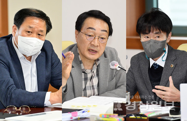 울산시의회는 23일 문화관광체육국, 환경국 등을 대상으로 한 2023년도 일반특별회계 예산안과 출연출자금 의결의 건 등을 심사했다. 사진은 질의하고 있는 김동칠·정치락·백현조(왼쪽부터) 의원.