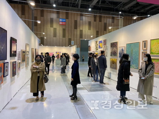 ▲ 울산미술협회 주최로 올해 처음 열린 ‘2022 아트페어 울산’. 경상일보 자료사진