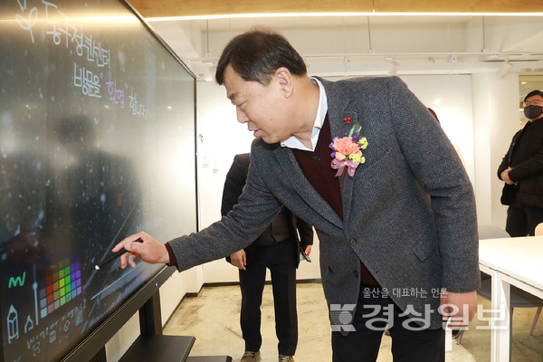 리얼소통발전소개관식_시설라운딩