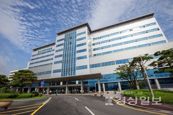 울산대학교병원은 사원에서 부장에 이르는 직원 호칭을 ‘선생님’으로 일원화하는 수평적 호칭 제도를 내달 1일부터 도입한다.
