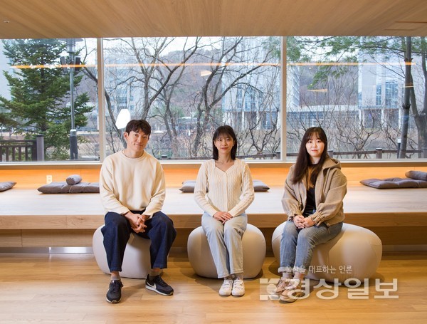 UNIST 에너지화학공학과 연구진. 이상목 박사후연구원, 방인아 연구원, 박서정 연구원(왼쪽부터).