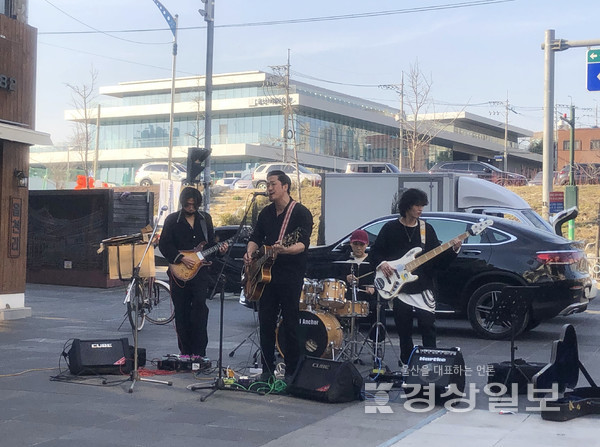 울산 중구가 3월부터 오는 11월까지 중구 원도심 일원에서 ‘원도심 5색(色) 문화예술거리’ 행사를 운영한다.