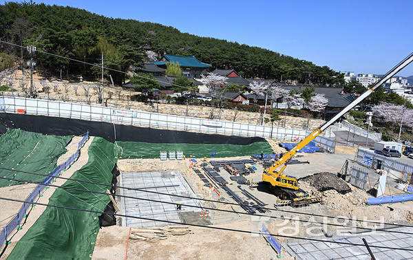 울산 중구 성안동 현 백양사 주차장 부지 6202㎡에 백양사 태화문화체험관 공사가 진행되고 있다. 김경우기자 woo@ksilbo.co.kr