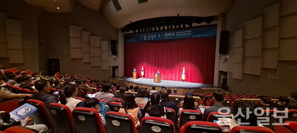 한국연극협회 울산시지회는 지난달 31일 울산문화예술회관 소공연장에서 제26회 울산연극제 개막식을 개최했다.