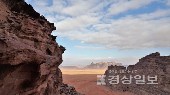 ▲ 요르단 남부를 차지하고 있는 사막 와디 럼(Wadi Rum).