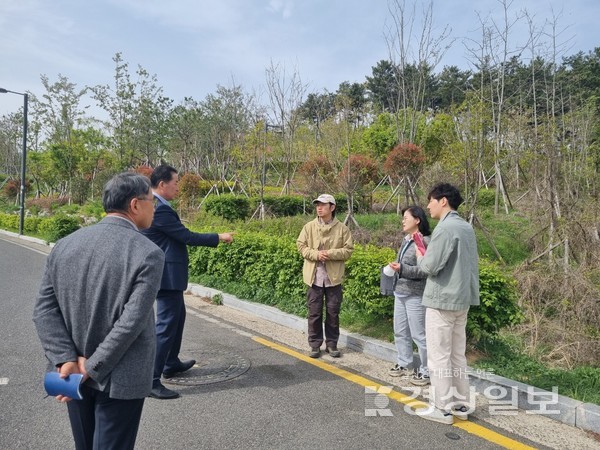 이날 국립생태연구원, 그린리더중구협의회, 중구청 관계자 등은 장현저류지에 방문해 두꺼비들이 다시 황방산으로 회귀할 수 있도록 유도 울타리 설치 등에 대해 논의했다.