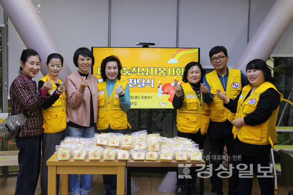 사랑나눔적십자봉사회(회장 명미자)는 지난 18일 꿈빛소금(대표 성기창)이 위탁운영 중인 중구청소년문화의집(관장 이죽련)을 찾아 이곳을 방문하는 청소년을 위해 카스텔라 150개를 전달했다고 19일 밝혔다.