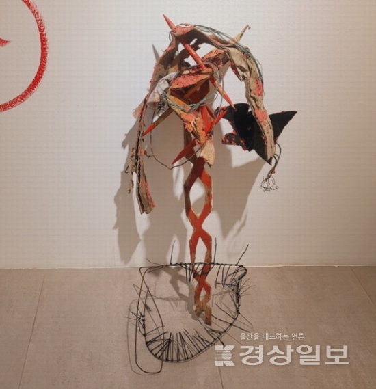 ▲ 양태훈-간증, 설치미술, 72x132x42㎝, mixedmedia.